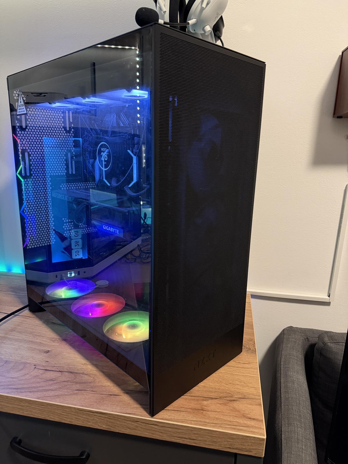 RTX 4070 ti super Intel 14900k 32gb DDR5 2tb nvme m.2 - slika 3