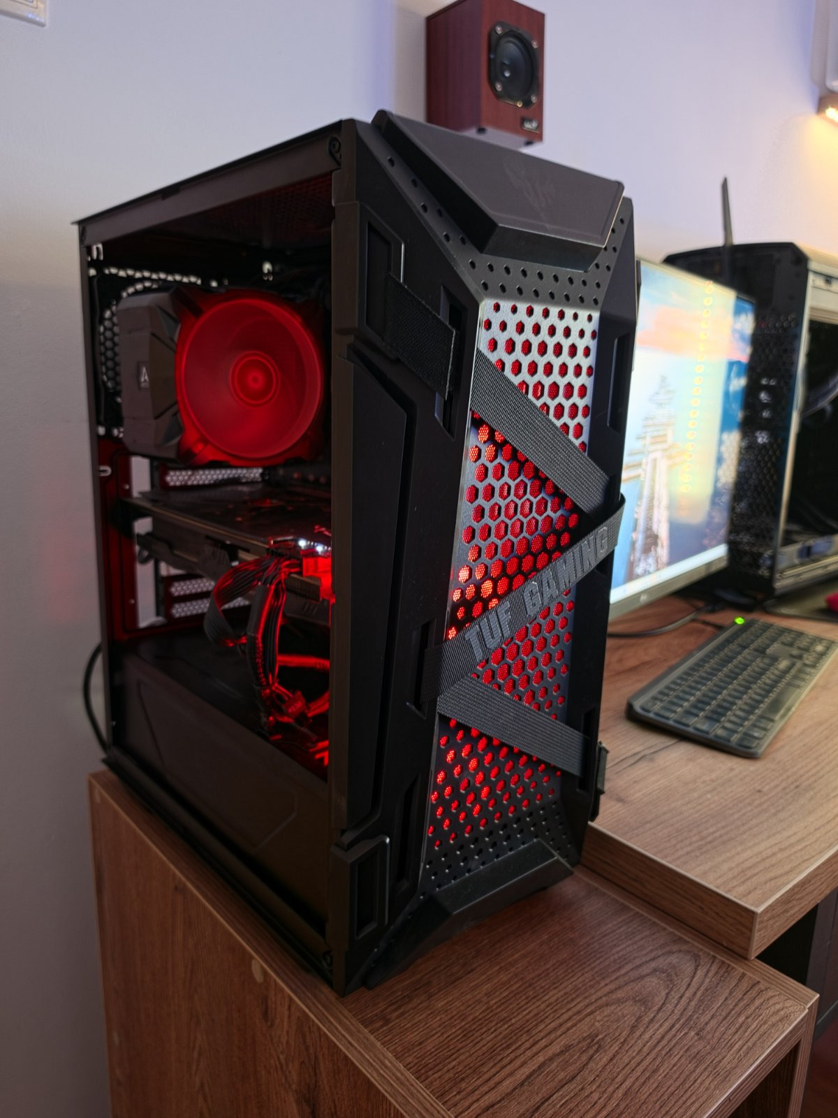 Gaming PC Ryzen 5 3600X RX Vega 64 8GB / 16GB DDR4 SSD 512GB - slika 2