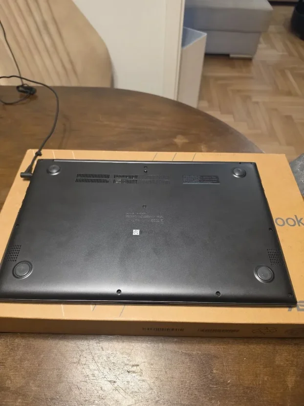 ASUS VivoBook 15 OLED / i7-1165G7 / 16GB RAM / 512GB SSD - slika 7
