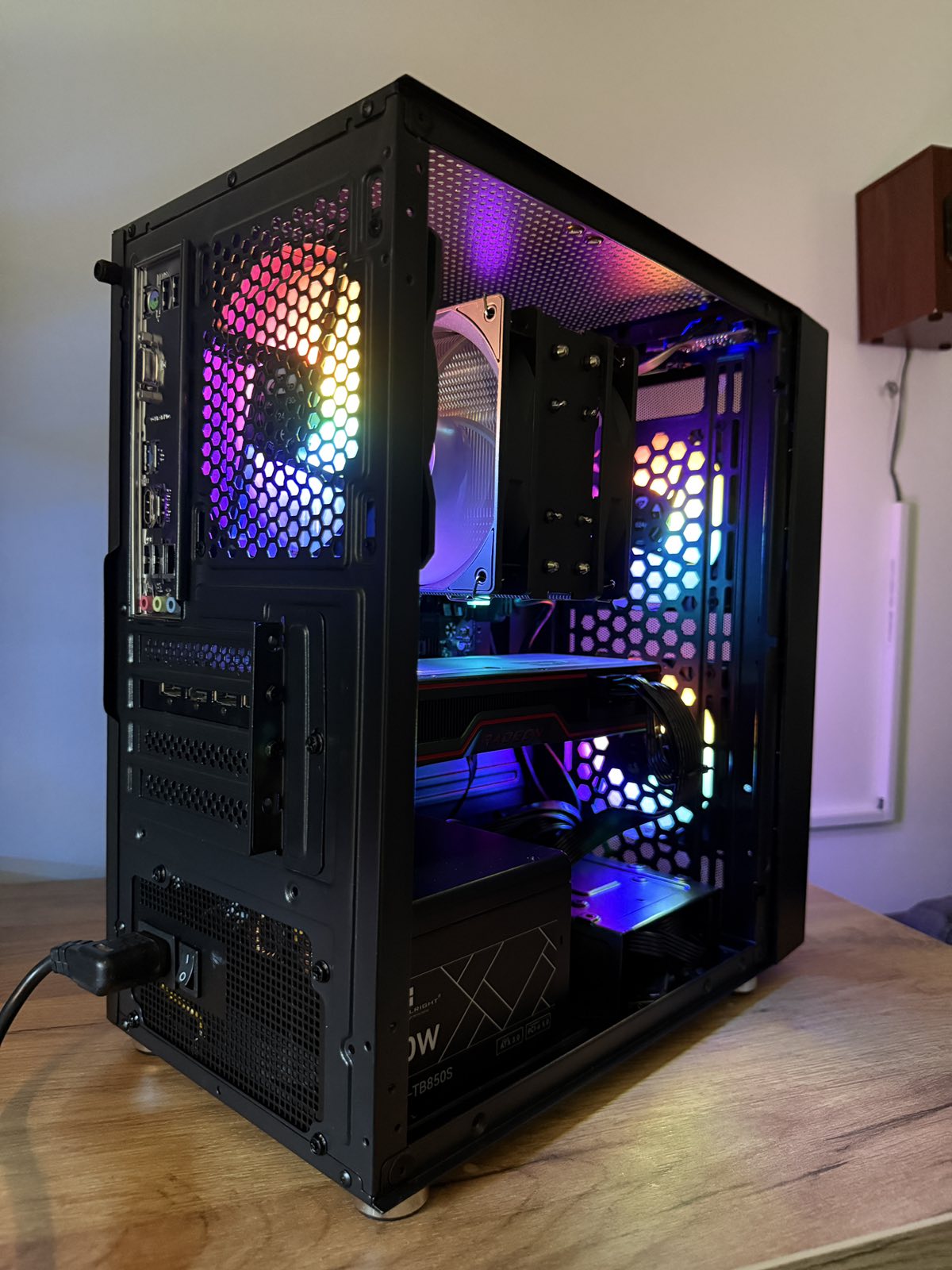 Gaming računar Ryzen 5 7500F / RX 6700 XT 12GB / DDR5 6000MHz / 1TB NVMe – Garancija - slika 10