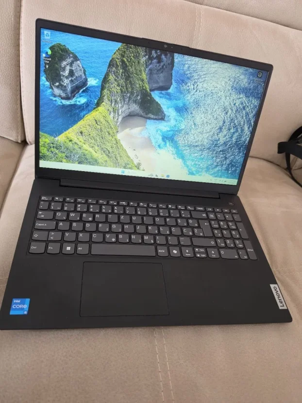 Lenovo V15 G5 i5-13420H / 16GB DDR5 / 512GB NVMe / FHD - slika 1