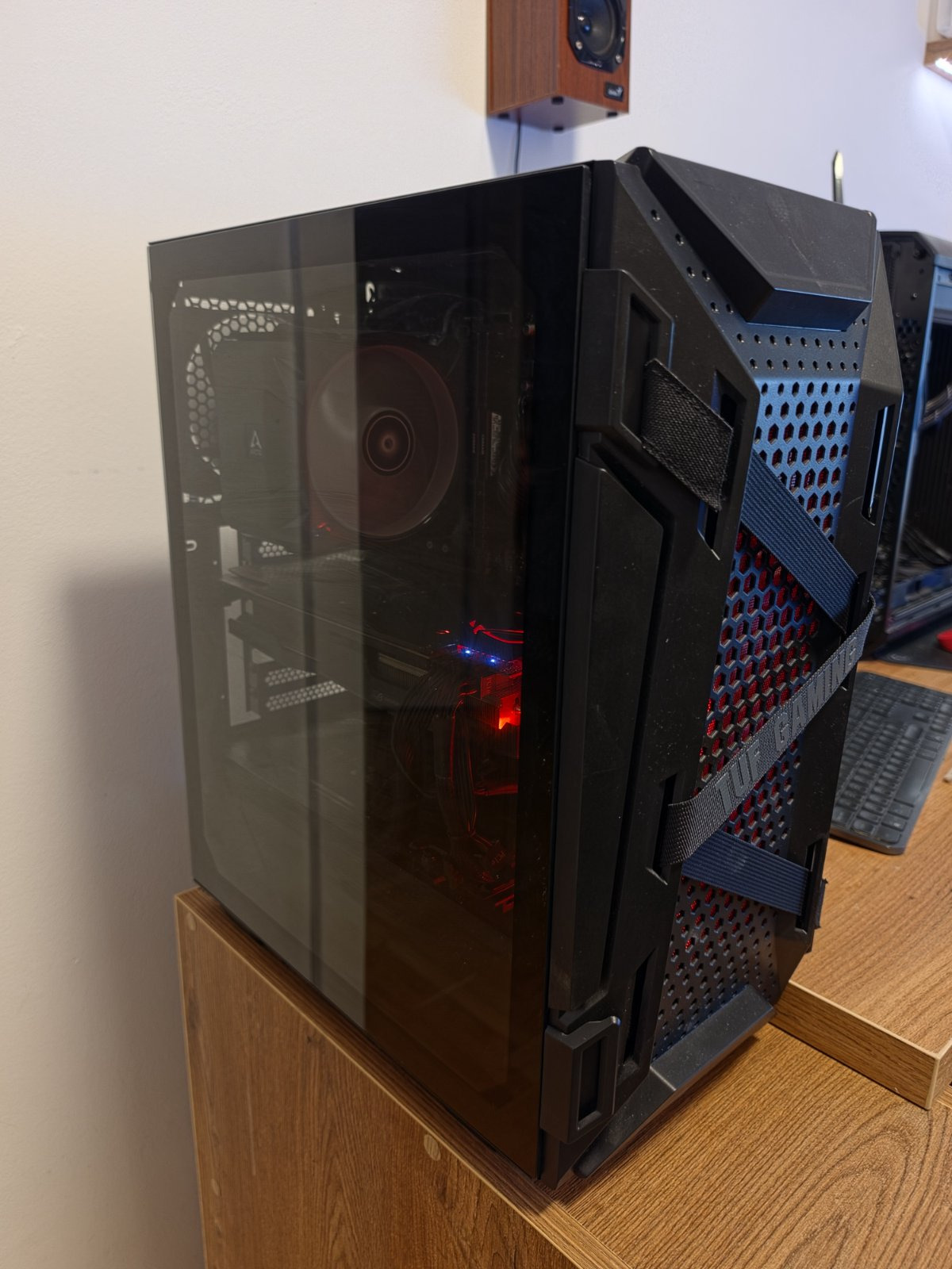 Gaming PC Ryzen 5 3600X RX Vega 64 8GB / 16GB DDR4 SSD 512GB - slika 1