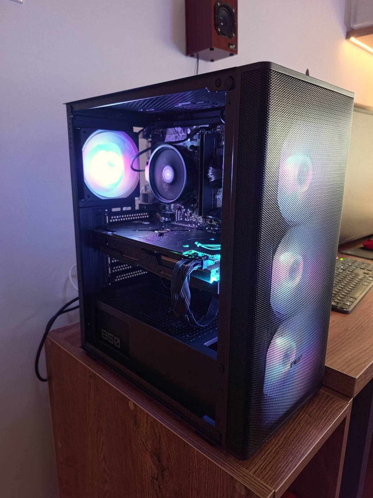 Gaming PC Ryzen 5 3600X / RX Vega 56 8GB / 16GB DDR4 / 850W / 512GB - slika 1