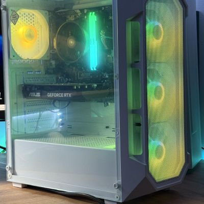 GAMING PC Ryzen 4650G/RTX 3050 6GB/ 32GB DDR4/500GB SSD - Polovni Računar