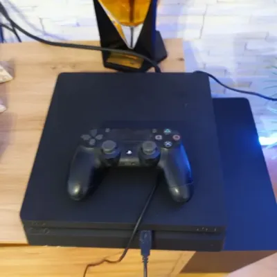 Sony Playstation 4 Slim 1TB PS4 Cipovan - Polovna PlayStation Konzola