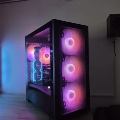 Ryzen 5 7600X3D / RTX 5070 Ti / 32GB DDR5 / 2TB NVMe – TOP