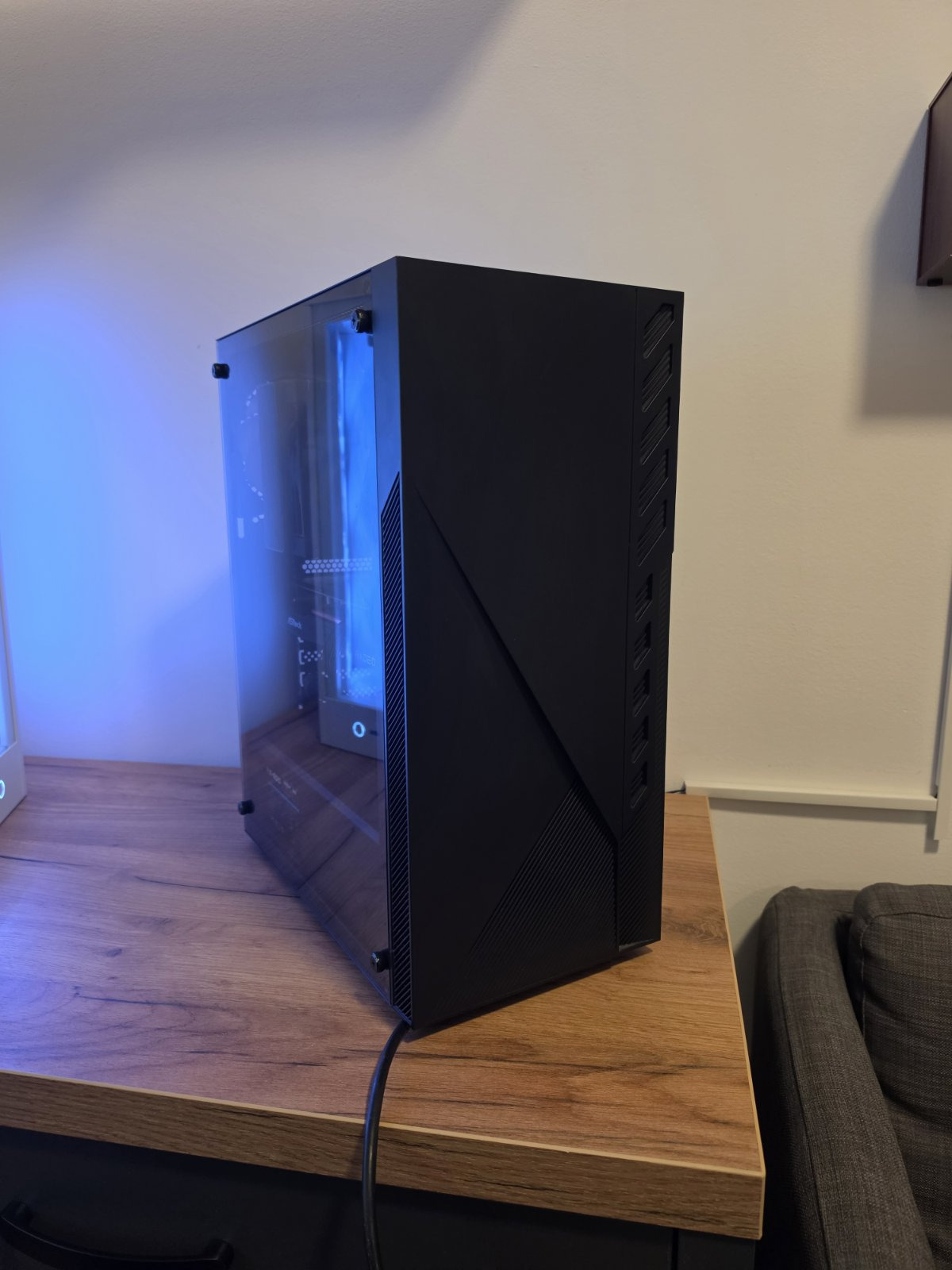 Gaming PC Ryzen 3 3200G / RX 560 4GB / 16GB DDR4 / 480GB SSD - slika 1