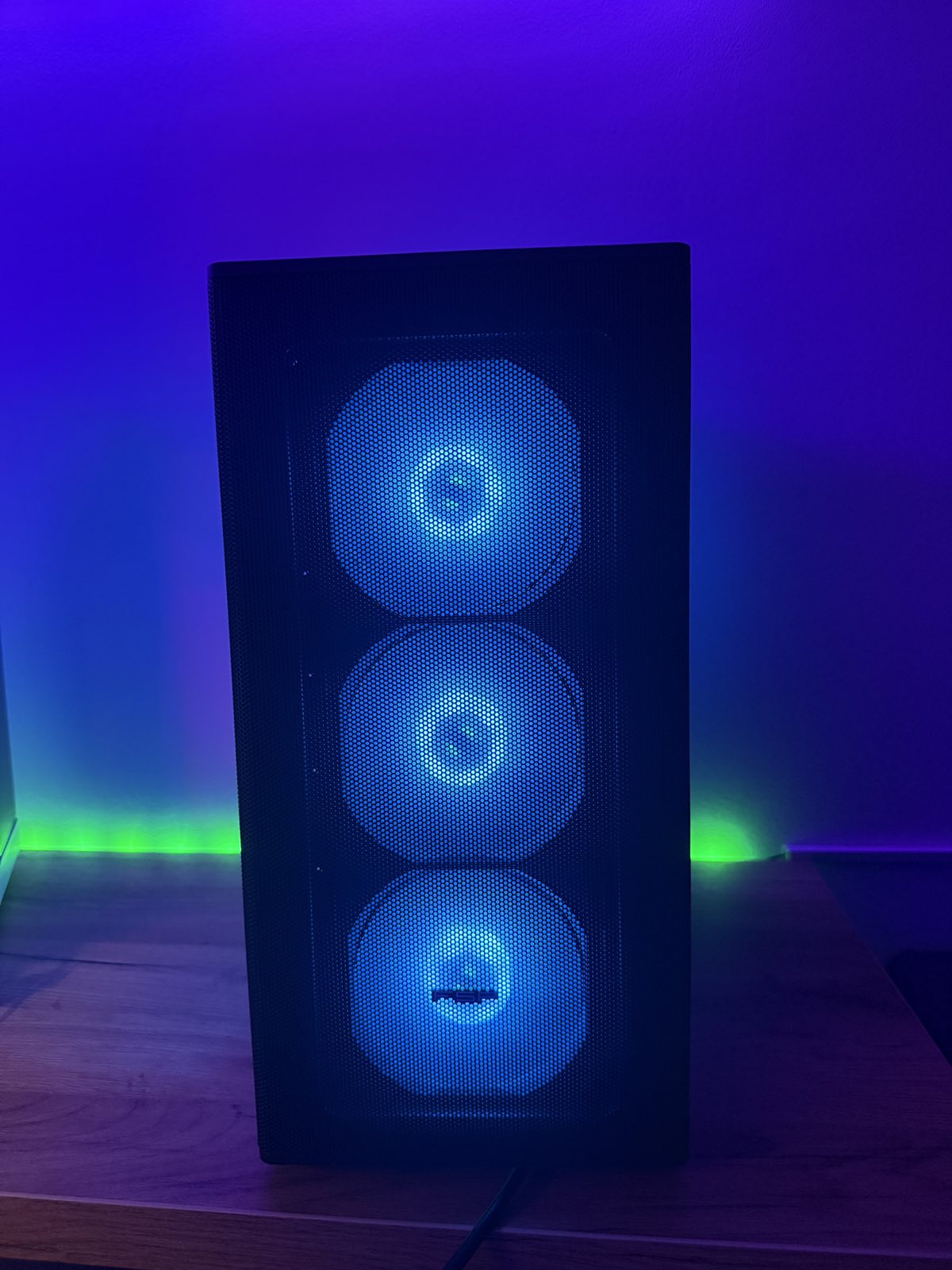 GAMING PC AMD Ryzen 3600/RX 6600 8GB/ 16GB DDR4/1tb nvme SSD - slika 3